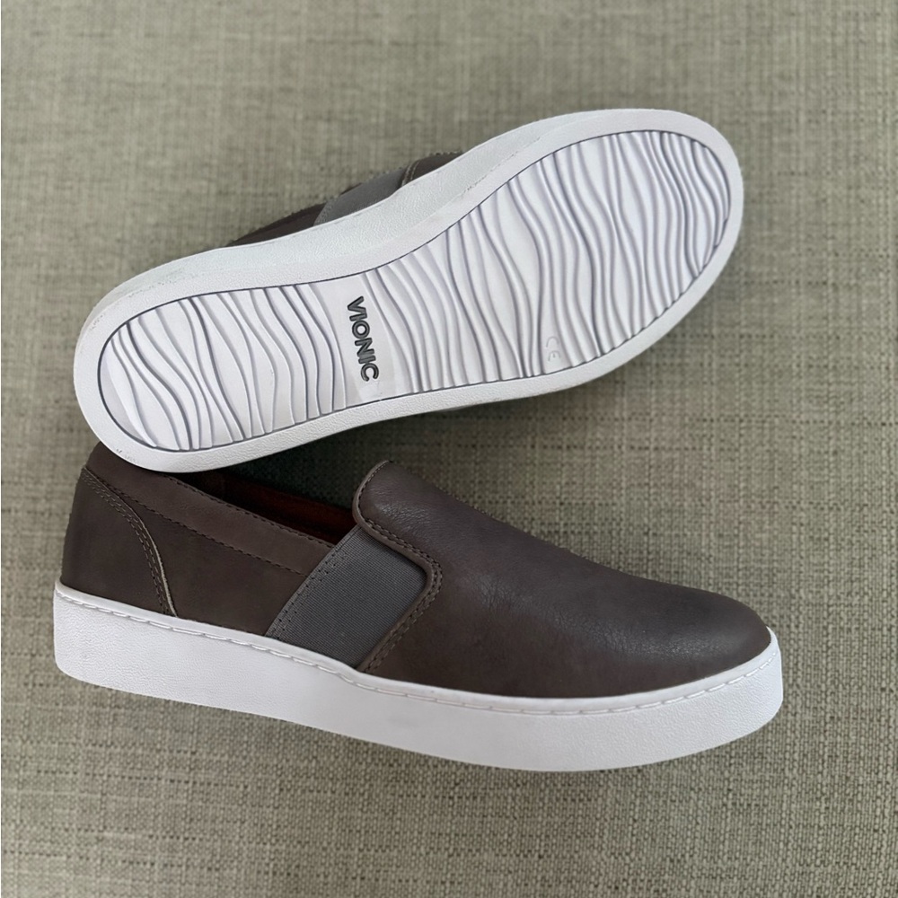 Vionic Women’s Gray Slip-On Flats Sneakers